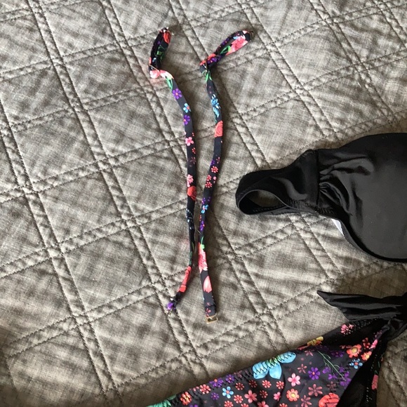 Swimsuit Set - Picture 4 of 9